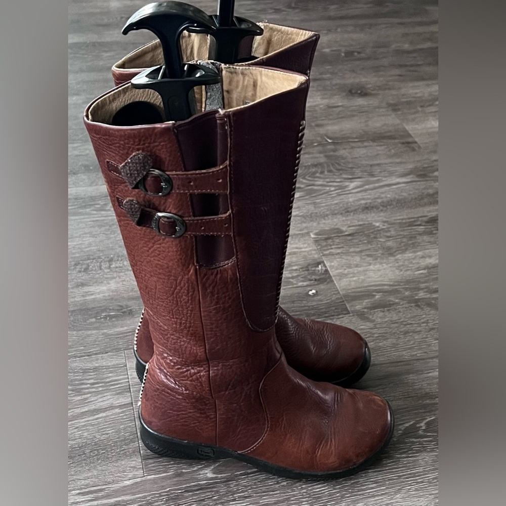 Womens KEEN boots sz 7